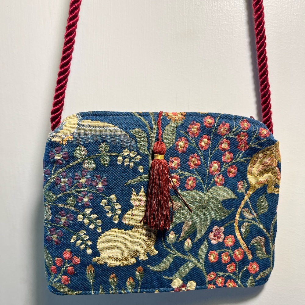 Tapestry Purse, burgundy accents